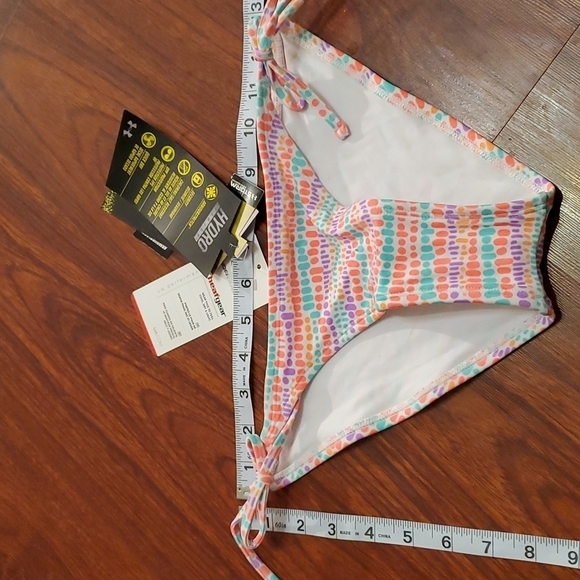 Under Armour Storm Swimsuit Bikini Bottom Size S New - Picture 3 of 9